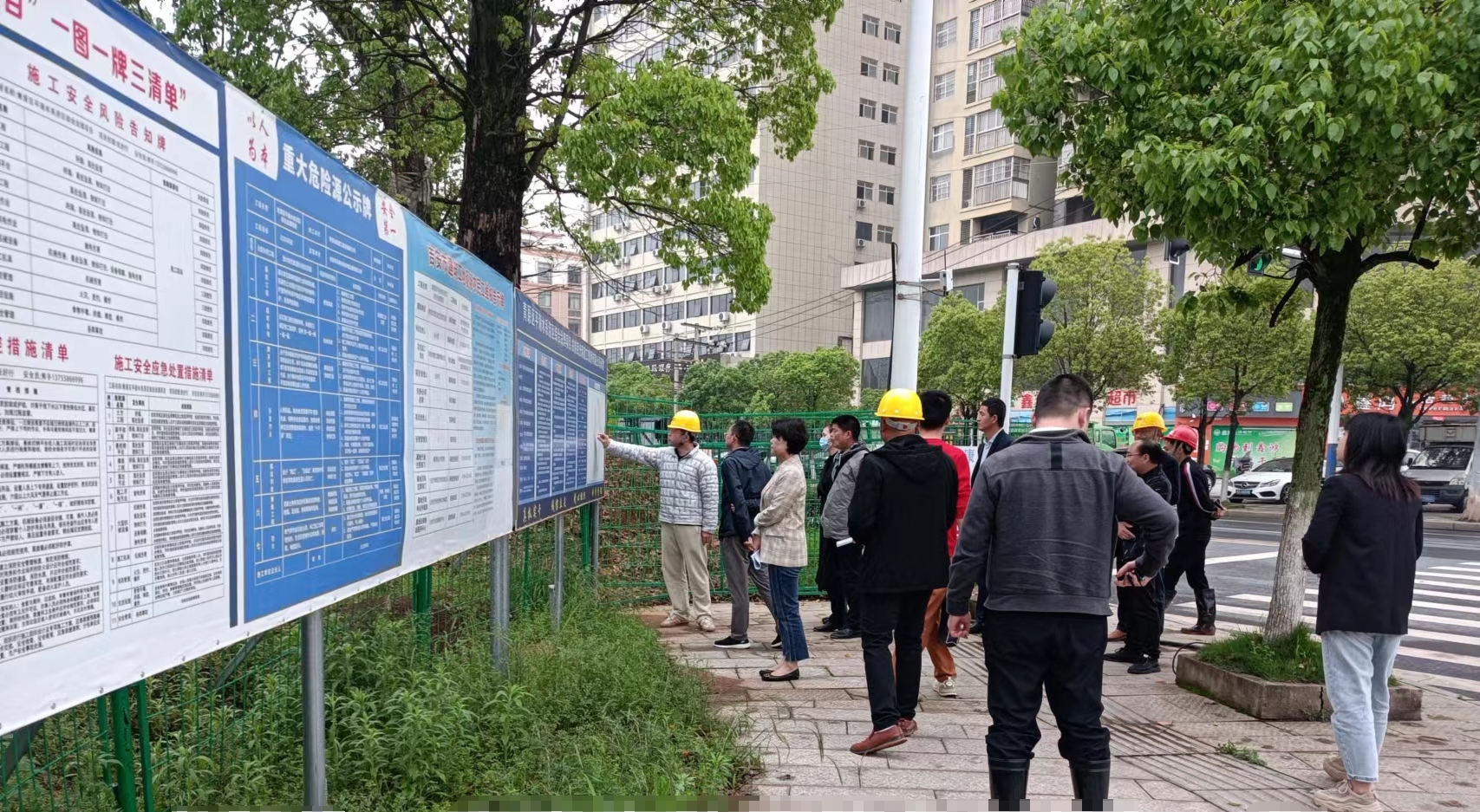 省防汛、吉安市政府等領(lǐng)導到平湖澇區檢查工作